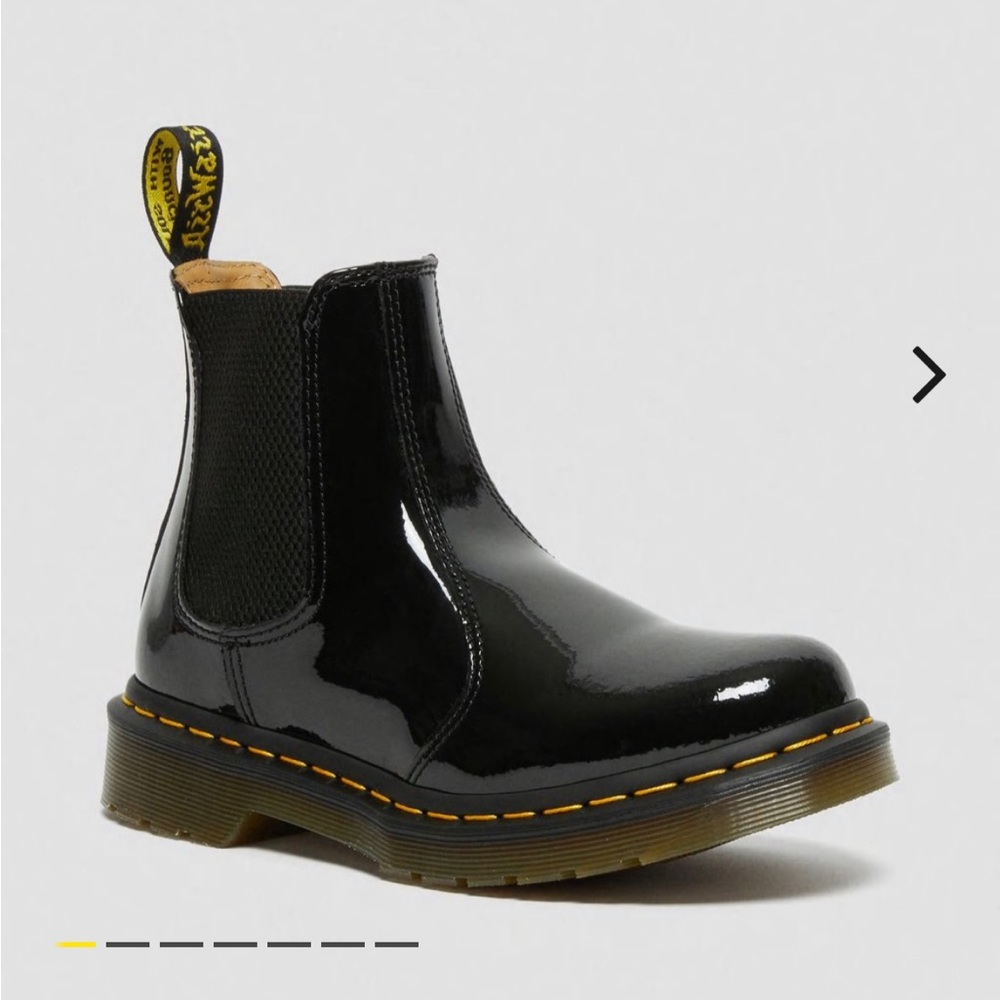 Used, but great condition patent leather Chelsea’s